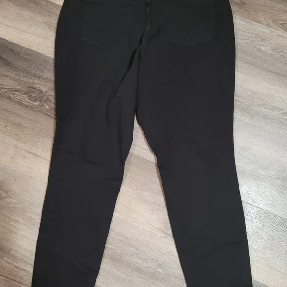 📌SOLD📌Black jeans - Picture 3 of 3
